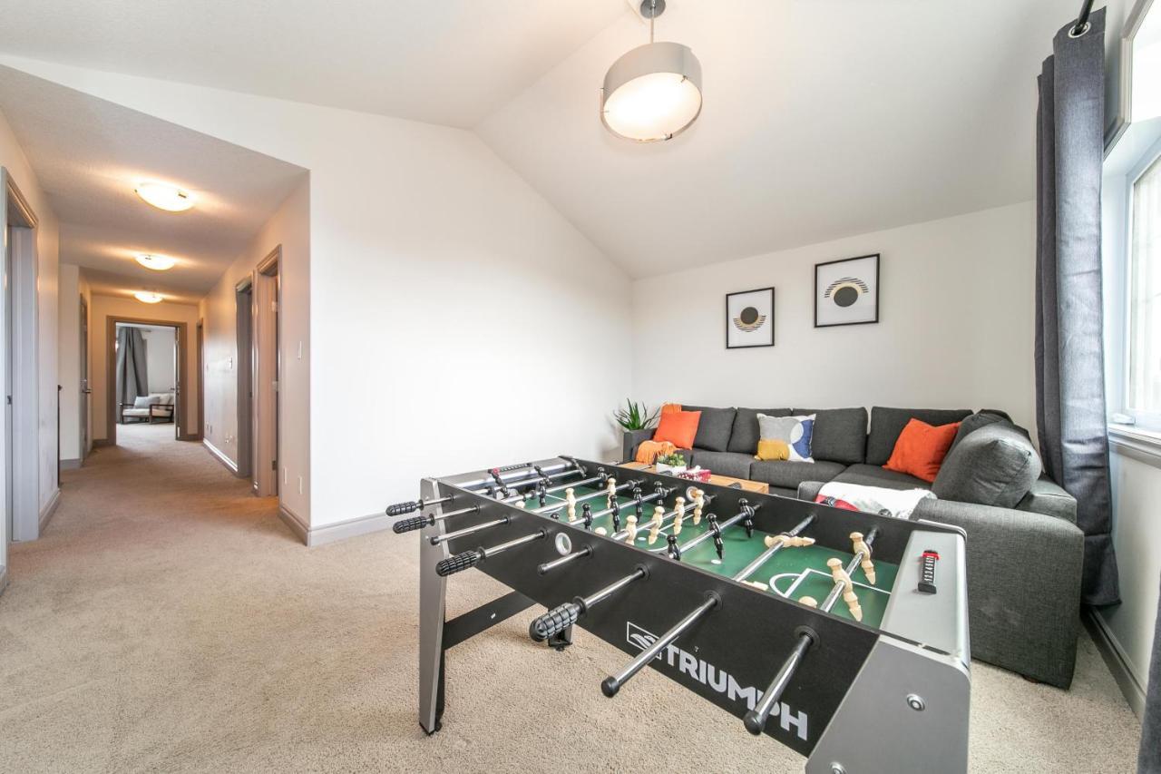 Lakeview Luxury Home - Double Garage Parking - Foosball Table - King Beds - Fast Wi-Fi -Free Netflix エドモントン エクステリア 写真